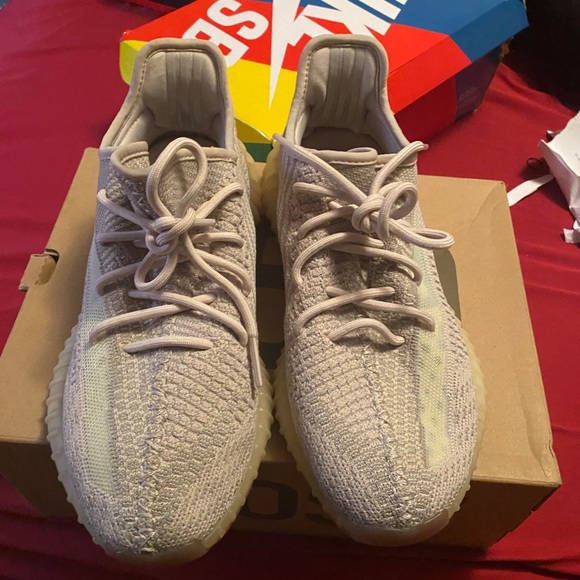 Yeezy Boost 350 v2 Citrin (Non-Reflective) - Picture 2 of 4